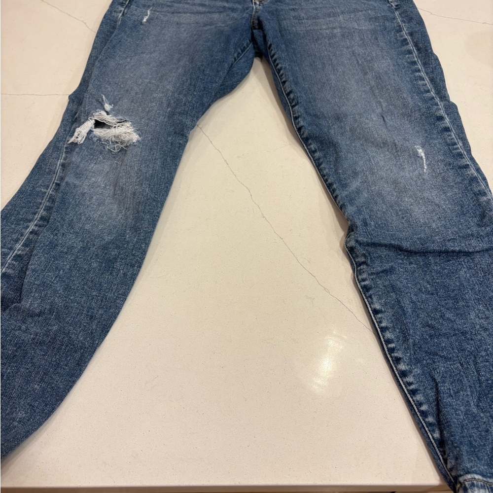 Gap Women’s Blue Distressed Jeans